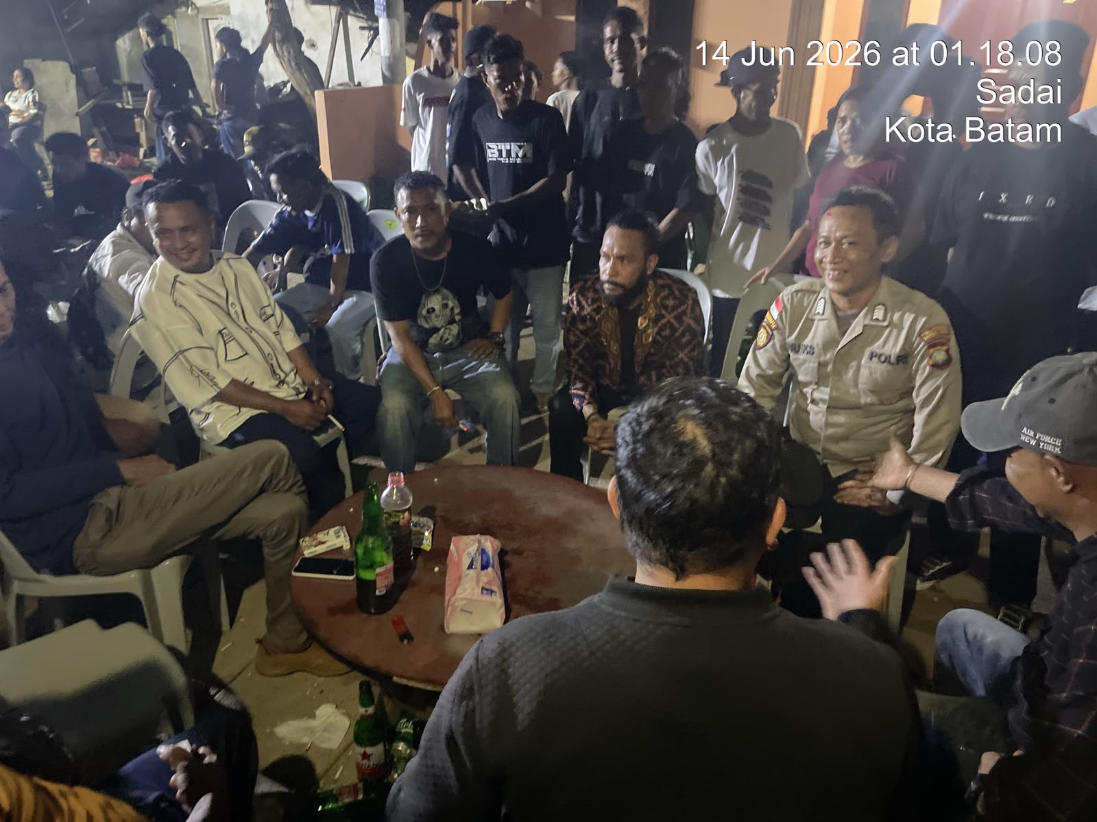 Polsek Bengkong Respons Cepat Laporan Masyarakat Melalui Layanan Polisi 110, Datangi TKP Gangguan Kamtibmas di Kampung Harapan Swadaya