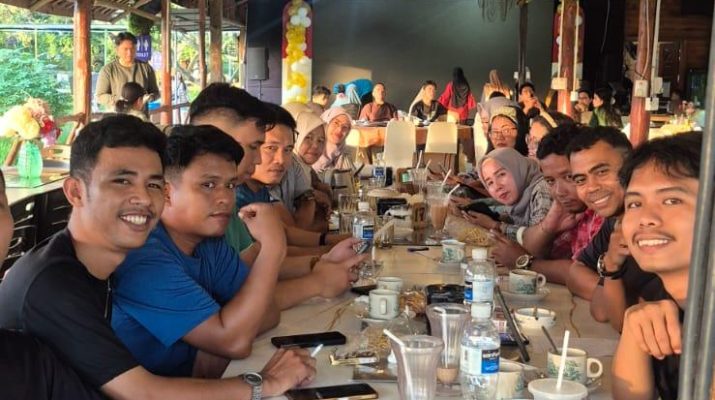 Kopi Bareng Karang Taruna Sungai Pelunggut, Sanggam Siagian Ajak Pemuda Sukseskan HUT RI ke-81, Ini Kata Lurah