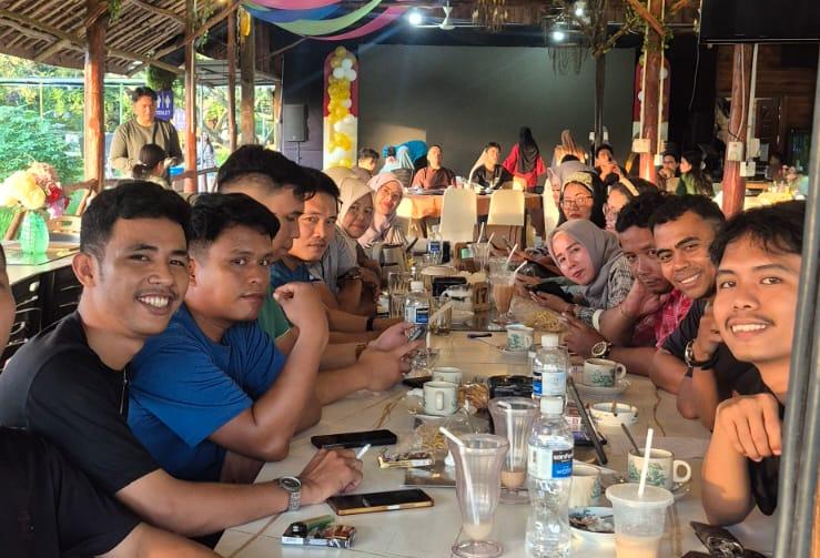 Kopi Bareng Karang Taruna Sungai Pelunggut, Sanggam Siagian Ajak Pemuda Sukseskan HUT RI ke-81, Ini Kata Lurah
