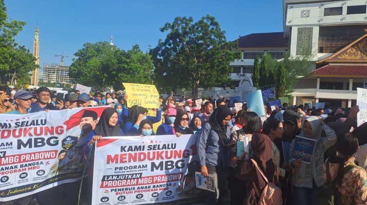 Ribuan Anak-anak Sekolah SD-SMP Dikota Batam, Padati Jalan Depan Gedung DPRD, Dinas Pendidikan: tidak 100% Mobilisasi