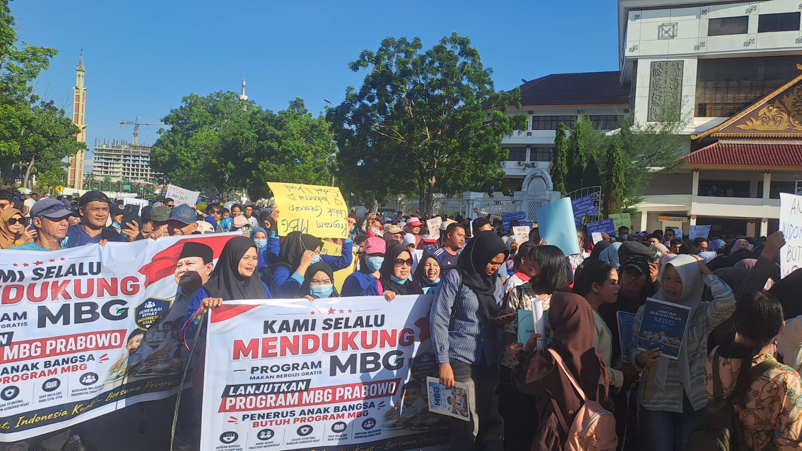 Ribuan Anak-anak Sekolah SD-SMP Dikota Batam, Padati Jalan Depan Gedung DPRD, Dinas Pendidikan: tidak 100% Mobilisasi