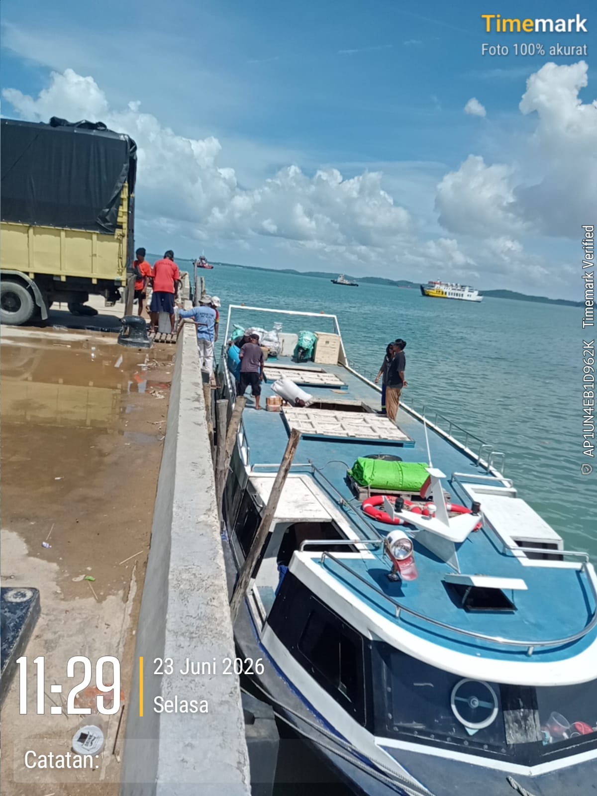 Bongkar Muat Paket Ekspedisi di Pelabuhan Sagara Tanpa Pengawasan, Ada Apa?