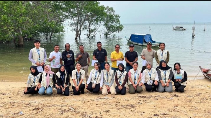 Mahasiswa Universitas Negeri Malang Jalankan Program BBM di Batu Besar, Tanam Mangrove sebagai Upaya Cegah Abrasi