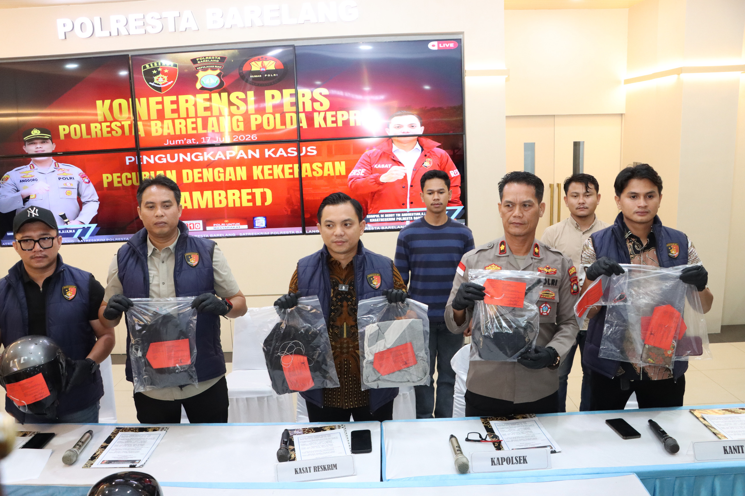 Satreskrim Polresta Barelang Ungkap Kasus Pencurian Dengan Kekerasan Jambret di Wilayah Kota Batam, Tiga Tersangka Diamankan