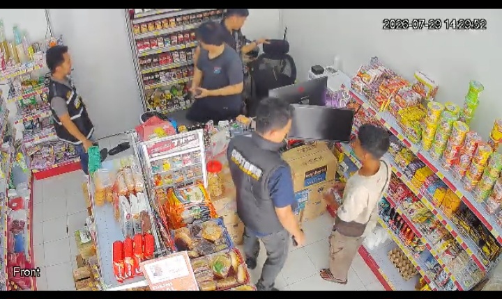 RAZIA BEA CUKAI BATAM HANYA SASAR WARUNG DAN KIOS. GUDANG ROKOK ILEGAL KENAPA AMAN?