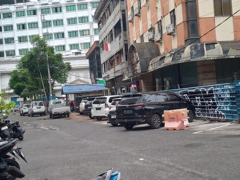 Kabel WiFi Melintang di Samping Hotel Travel Jodoh Batam Bahayakan Pengendara, Warga Tuntut Tindakan