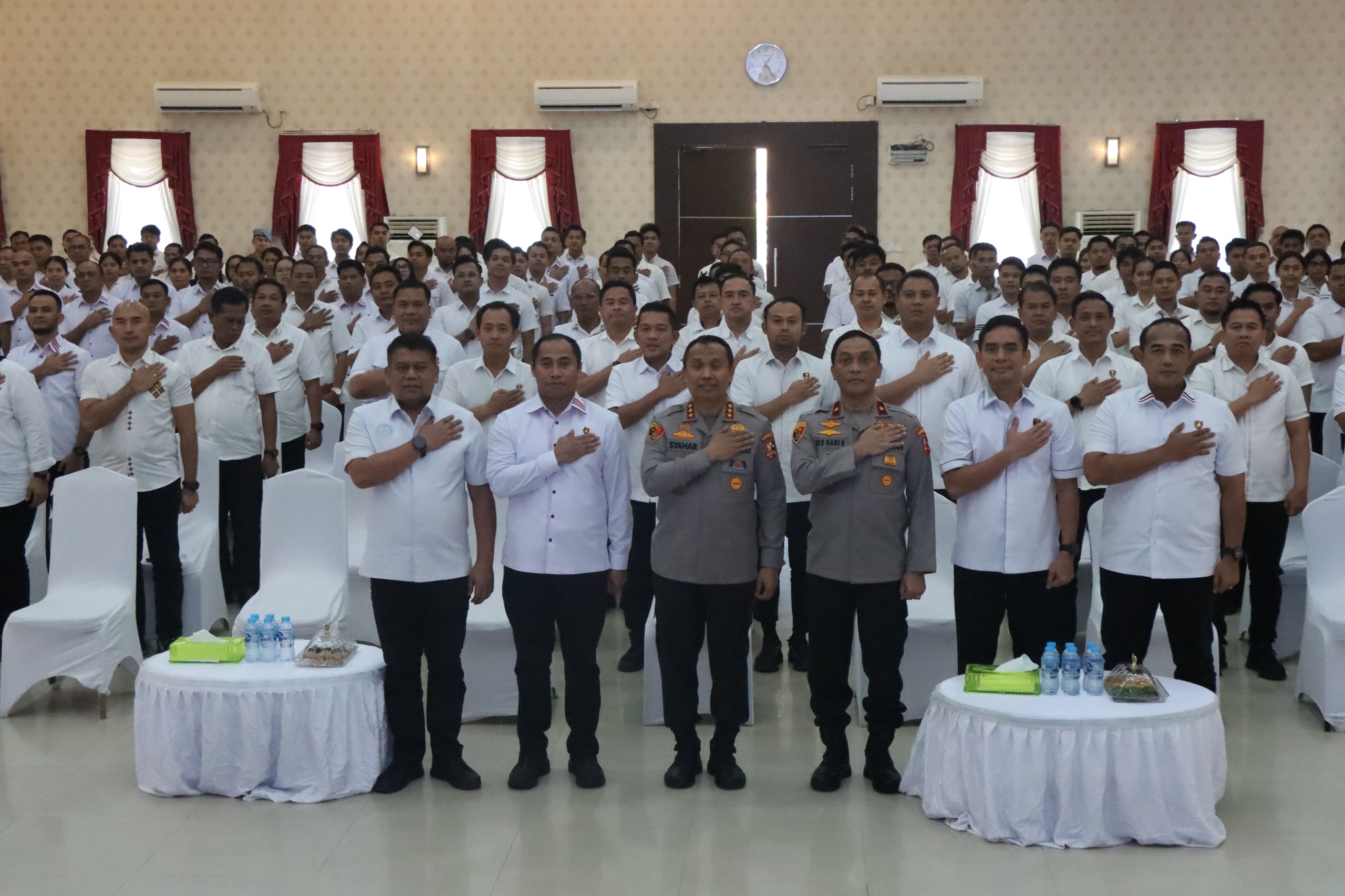 KABARESKRIM POLRI TEKANKAN INTEGRITAS DAN PROFESIONALISME PERSONEL RESKRIM POLDA KEPRI