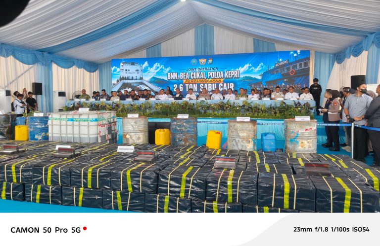 Bea Cukai dan BNN Gagalkan Peredaran 2,6 Ton Sabu Cair dan 1,57 Juta Rokok Ilegal dari MV Ocean Porter di Kepri
