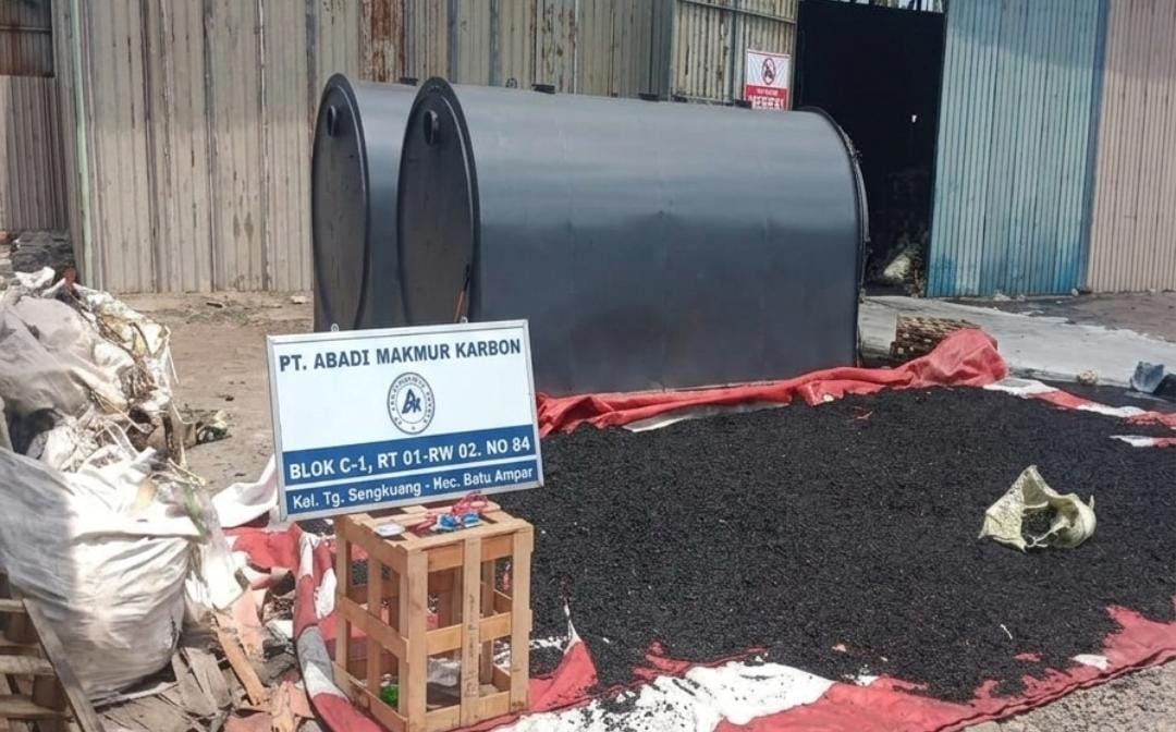 Dua Minggu Diteror Debu Hitam, Warga Batu Ampar Desak DLH Batam Periksa PT Abadi Makmur Karbon
