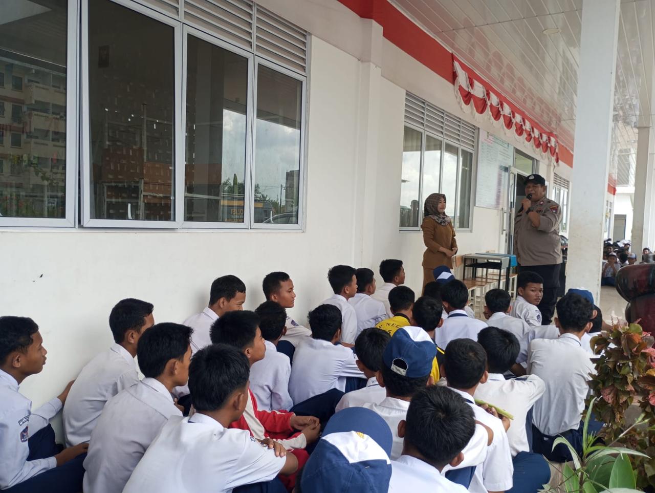 Satbinmas Polresta Barelang Sosialisasikan Bahaya Bullying dan Kenakalan Remaja di SMP Negeri 65 Batam