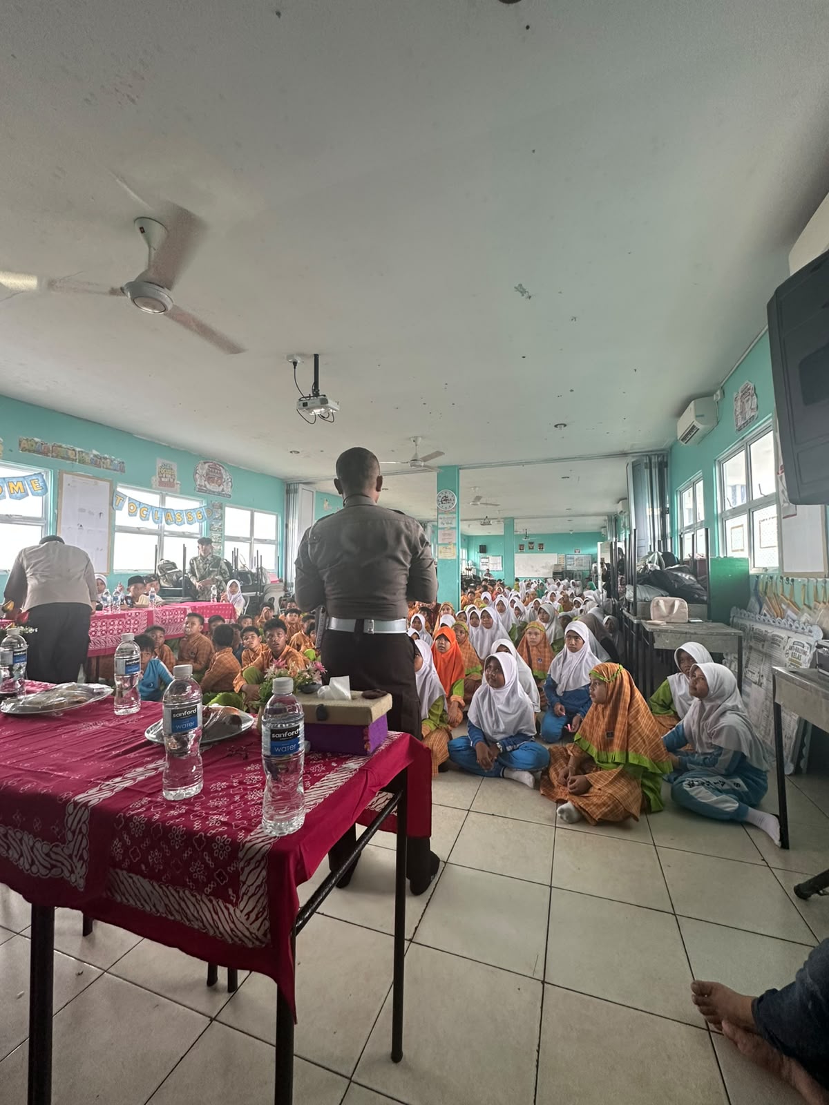 Satlantas dan Satbinmas Polresta Barelang Gelar Polisi Sahabat Anak di SD Al-Kaffah Batam