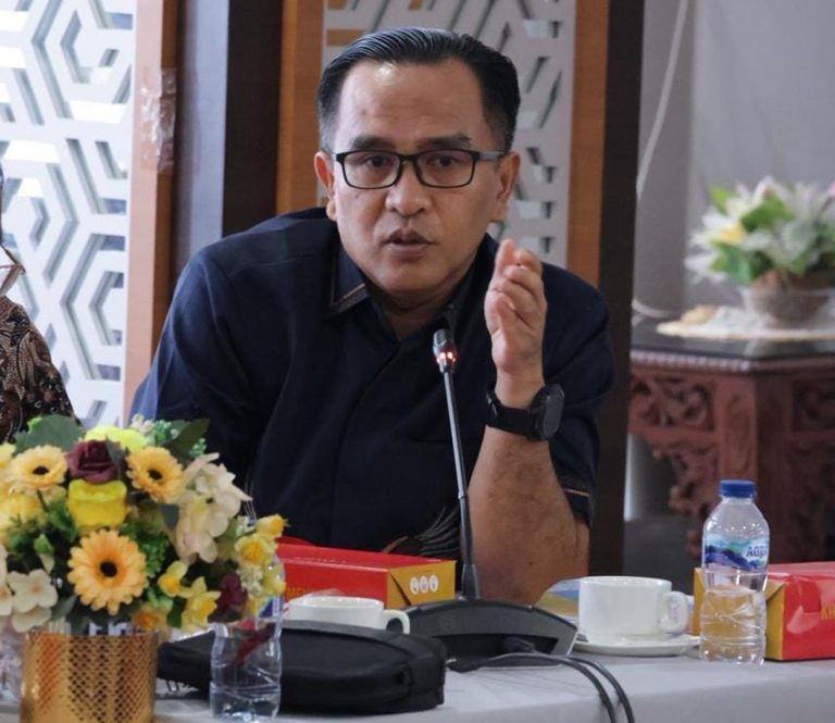 WAHYU WAHYUDIN HIMBAU MASYARAKAT KEPRI WASPADA ASAP TEBAL