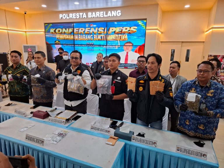 Konferensi Pers Pemusnahan Barang Bukti Narkotika, Polresta Barelang Musnahkan Barang Bukti dari 14 Laporan Polisi