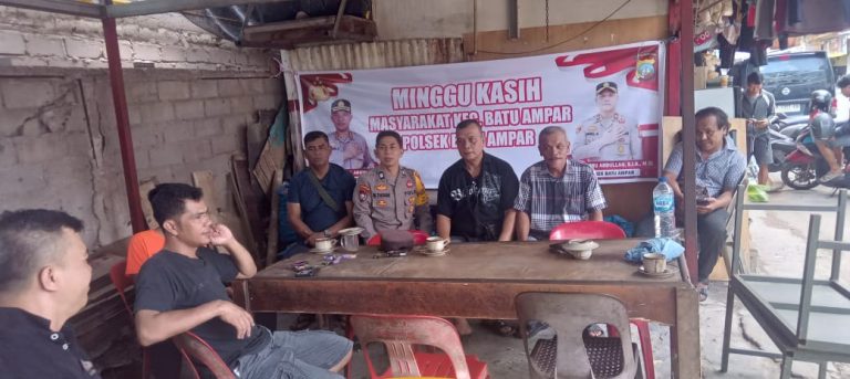 Minggu Kasih Kamtibmas Polsek Batu Ampar dengan warga kampung seraya : Mari Ciptakan Kamtibmas Kondusif Wilayah Batu Ampar , Call 110 layanan polisi 