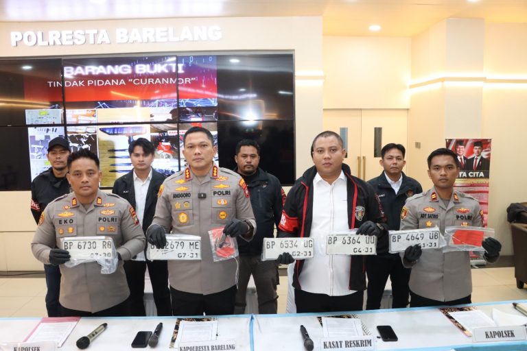 Kapolresta Barelang Pimpin Konferensi Pers Pengungkapan Kasus Curanmor, 40 Unit Sepeda Motor Berhasil Diamankan