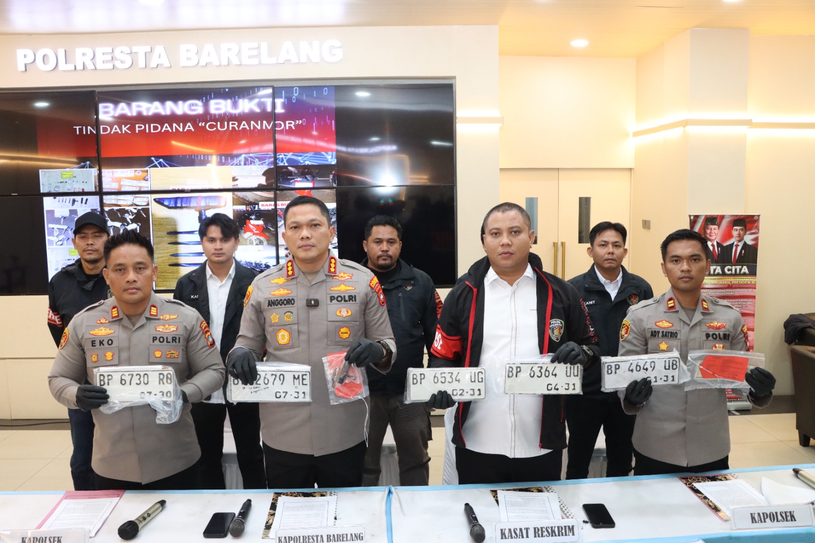Kapolresta Barelang Pimpin Konferensi Pers Pengungkapan Kasus Curanmor, 40 Unit Sepeda Motor Berhasil Diamankan
