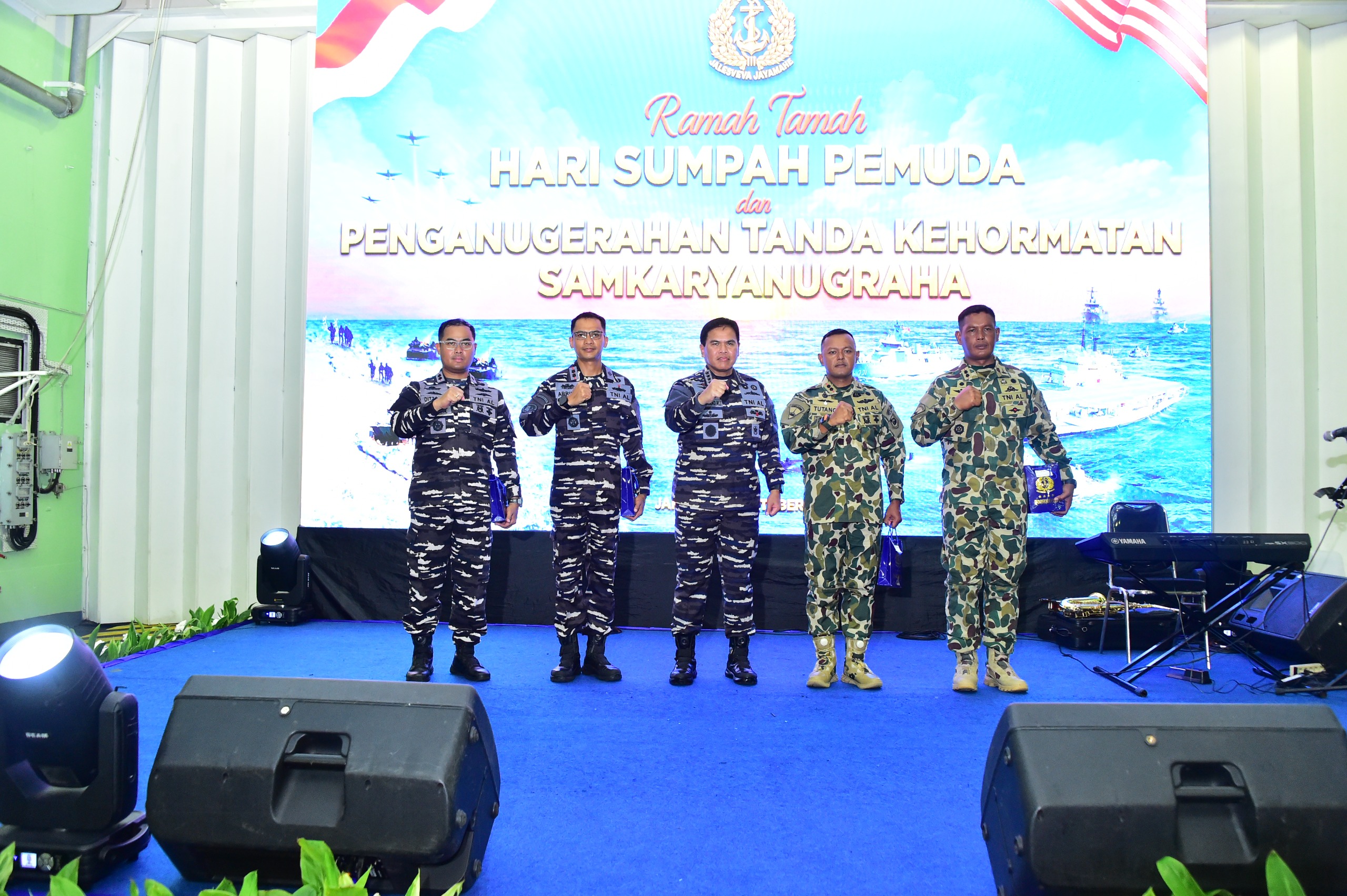 UKIR PRESTASI GEMILANG, YONIF 10 MARINIR RAIH TANDA KEHORMATAN SAMKARYANUGRAHA