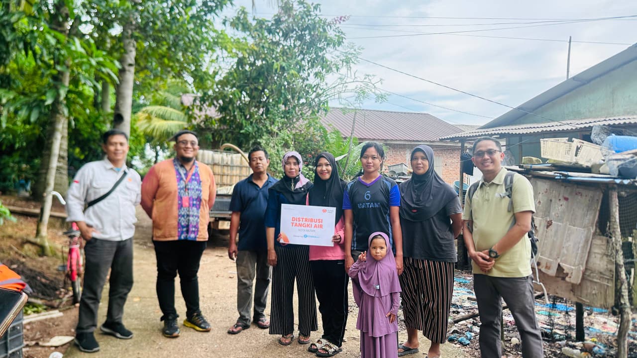 Respons Cepat Krisis Air, Rumah Zakat Salurkan Bantuan Air Bersih Bagi Warga Tanjung Piayu Laut